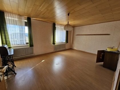 Ehemaliges Bauernhaus mit angrenzender Weide- und Baufl�che in ruhiger, l�ndlicher Lage