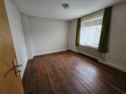 Ehemaliges Bauernhaus mit angrenzender Weide- und Baufl�che in ruhiger, l�ndlicher Lage