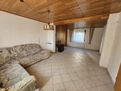 Ehemaliges Bauernhaus mit angrenzender Weide- und Baufl�che in ruhiger, l�ndlicher Lage