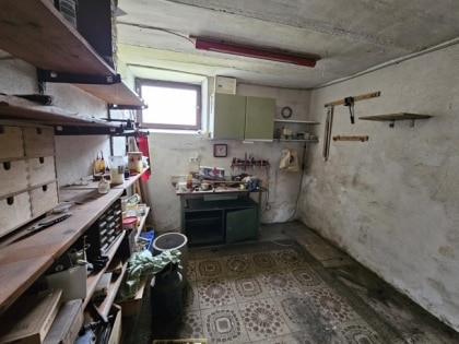 Ehemaliges Bauernhaus mit angrenzender Weide- und Baufl�che in ruhiger, l�ndlicher Lage