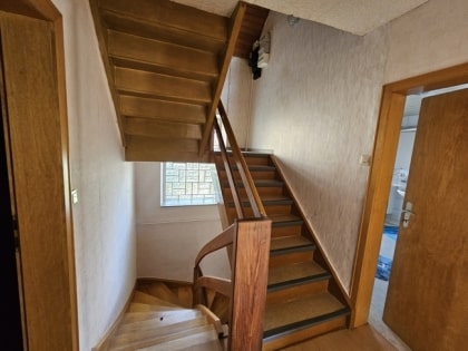 Ehemaliges Bauernhaus mit angrenzender Weide- und Baufl�che in ruhiger, l�ndlicher Lage