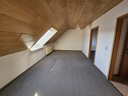 Ehemaliges Bauernhaus mit angrenzender Weide- und Baufl�che in ruhiger, l�ndlicher Lage