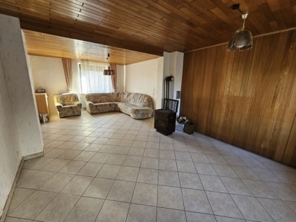 Ehemaliges Bauernhaus mit angrenzender Weide- und Baufl�che in ruhiger, l�ndlicher Lage