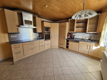 Ehemaliges Bauernhaus mit angrenzender Weide- und Baufl�che in ruhiger, l�ndlicher Lage