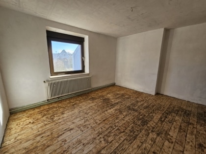 Ehemaliges Bauernhaus mit angrenzender Weide- und Baufl�che in ruhiger, l�ndlicher Lage