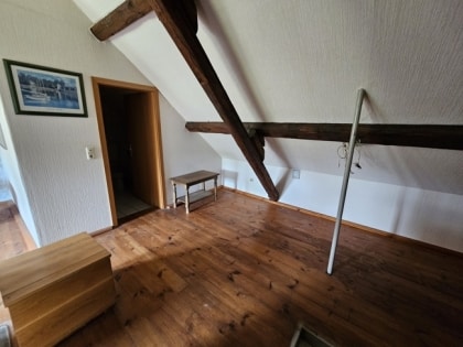 Ehemaliges Bauernhaus mit groer Scheune in ruhiger Dorflage