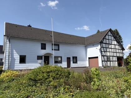 Ehemaliges Fachwerk-Bauernhaus mit gro�er Scheune, Ausbaupotential und 1560 m� Grundst�ck (Bauland)