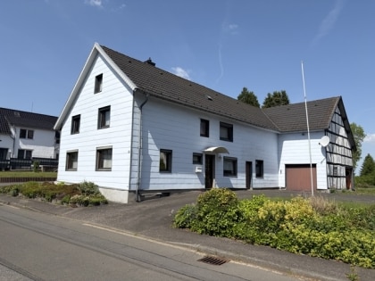 Ehemaliges Fachwerk-Bauernhaus mit gro�er Scheune, Ausbaupotential und 1560 m� Grundst�ck (Bauland)