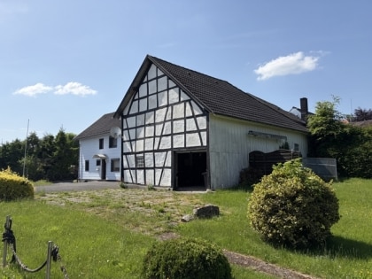 Ehemaliges Fachwerk-Bauernhaus mit gro�er Scheune, Ausbaupotential und 1560 m� Grundst�ck (Bauland)