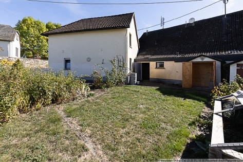 Eifel-Bauernhaus mit Nebengeb�ude und Garten in Barweiler, N�he N�rburgring