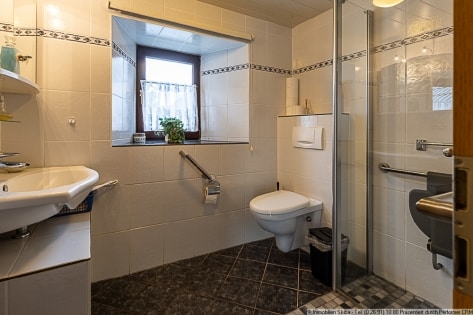 Eifel-Bauernhaus mit gro�er Scheune und Nebengeb�uden in Blankenheim-H�ngersdorf