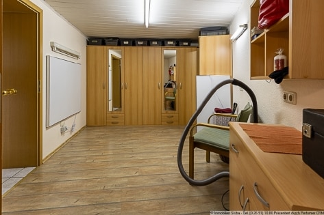 Eifel-Bauernhaus mit gro�er Scheune und Nebengeb�uden in Blankenheim-H�ngersdorf