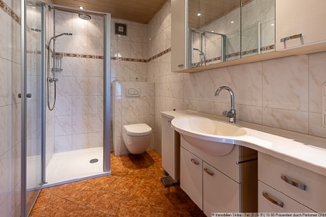 Eifler Bauernhaus mit Nebengeb�uden und gro�em Garten