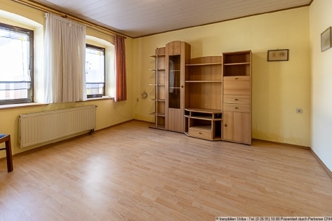 Eifler Bauernhaus mit Nebengeb�uden und gro�em Garten