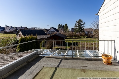 Eifler Bauernhaus mit Nebengeb�uden und gro�em Garten