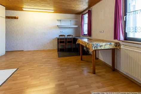 Eifler Bauernhaus mit Nebengeb�uden und gro�em Garten