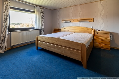 Eifler Bauernhaus mit Nebengeb�uden und gro�em Garten