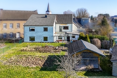 Eifler Bauernhaus mit Nebengeb�uden und gro�em Garten