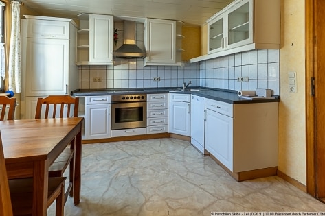 Eifler Bauernhaus mit Nebengeb�uden und gro�em Garten