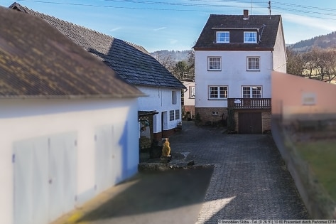 Eifler Bauernhaus mit Scheune und gro�em Garten in Herschbroich bei Adenau