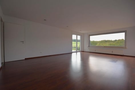 Eigentumswohnung mit groem berdachten Balkon, herrlicher Aussicht und Garage
