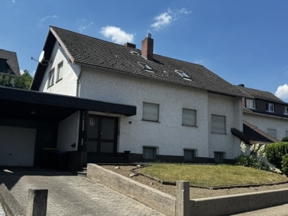 Ein-Zweifamilienhaus in guter Lage von Nickenich
Baujahr 1971 -