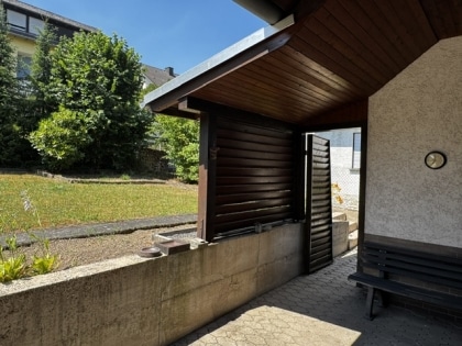 Ein-Zweifamilienhaus in guter Lage von Nickenich
Baujahr 1971 -