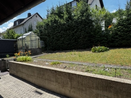 Ein-Zweifamilienhaus in guter Lage von Nickenich
Baujahr 1971 -