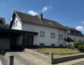 Ein-Zweifamilienhaus in guter Lage von Nickenich
Baujahr 1971 -