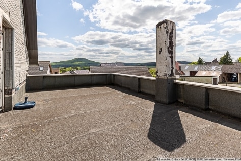 Einfamilienhaus mit groer Wiese und Doppelgarage in Wershofen