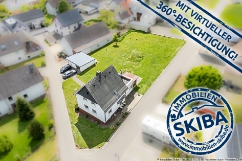 Einfamilienhaus mit groer Wiese und Doppelgarage in Wershofen