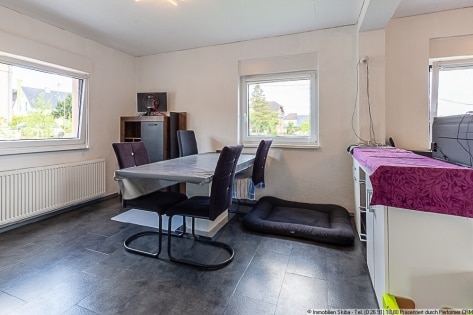 Einfamilienhaus mit groer Wiese und Doppelgarage in Wershofen