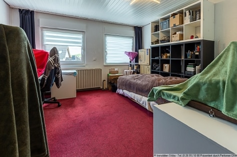 Einfamilienhaus mit groer Wiese und Doppelgarage in Wershofen
