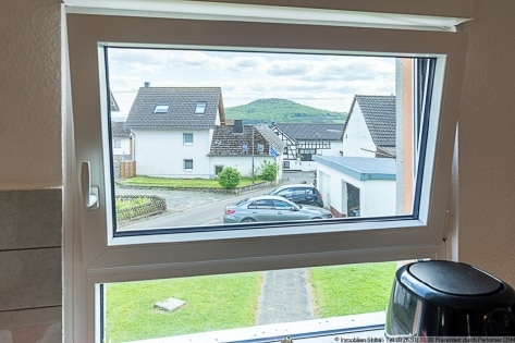 Einfamilienhaus mit groer Wiese und Doppelgarage in Wershofen
