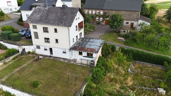 Einfamilienwohnhaus in ruhiger Randlage der Eifelgemeinde Urschmitt