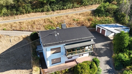 Einfamilienwohnhaus in toller Aussichtslage mit einem Gesamtgrundst�ck von rd. 2.888 m�