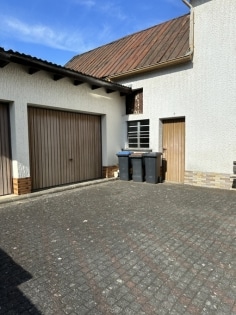 Einfamilienwohnhaus mit Doppelgarage und Garten-/Wiesengrundstck in der Eifelgemeinde Langenfeld