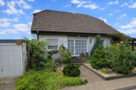 Einfamilienwohnhaus mit Einliegerwohnung und kleinem Apartment im 2. UG in Randlage der Gemeinde Mendig