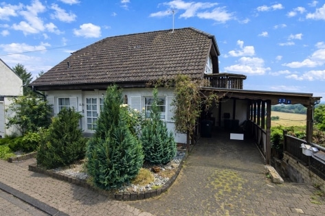 Einfamilienwohnhaus mit Einliegerwohnung und kleinem Apartment im 2. UG in Randlage der Gemeinde Mendig