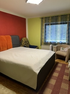 Einfamilienwohnhaus mit diversen Nebengeb�uden in ruhiger Randlage der Gemeinde Anschau