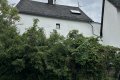 Einfamilienwohnhaus mit diversen Nebengeb�uden in ruhiger Randlage der Gemeinde Anschau