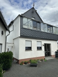 Einfamilienwohnhaus mit diversen Nebengeb�uden in ruhiger Randlage der Gemeinde Anschau