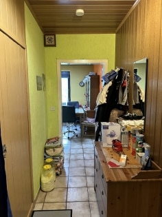 Einfamilienwohnhaus mit diversen Nebengeb�uden in ruhiger Randlage der Gemeinde Anschau