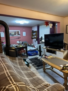 Einfamilienwohnhaus mit diversen Nebengeb�uden in ruhiger Randlage der Gemeinde Anschau