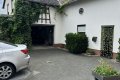 Einfamilienwohnhaus mit diversen Nebengeb�uden in ruhiger Randlage der Gemeinde Anschau