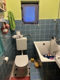 Einfamilienwohnhaus mit diversen Nebengeb�uden in ruhiger Randlage der Gemeinde Anschau