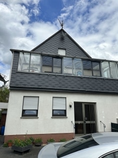 Einfamilienwohnhaus mit diversen Nebengeb�uden in ruhiger Randlage der Gemeinde Anschau