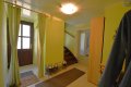 Einseitig angebautes Wohnhaus mit Garage, berdachter Terrasse und Garten