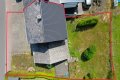 Einseitig angebautes Wohnhaus mit Garten und Garage