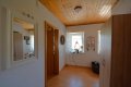 Einseitig angebautes Wohnhaus mit Garten und Garage